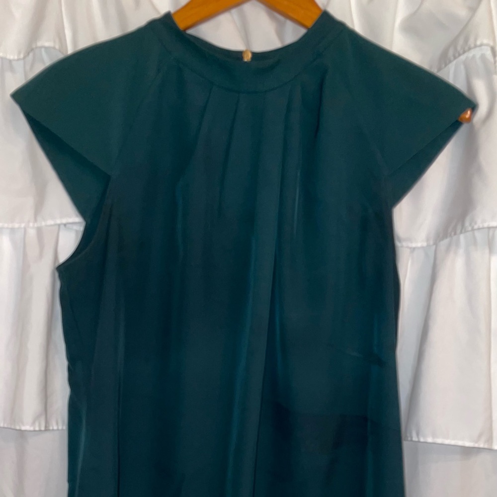 💕Calvin Klein Green Flutter Sleeve Blouse💕